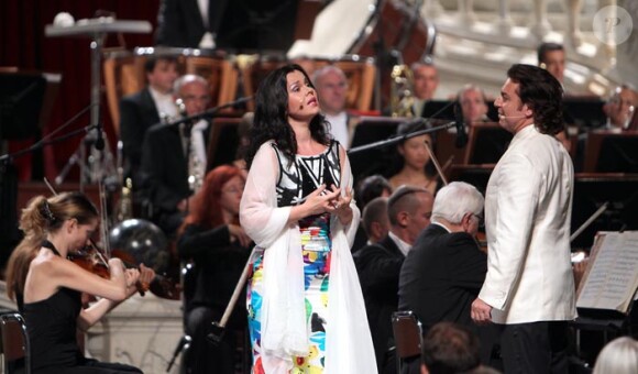 Roberto Alagna et sa compagne la soprano polonaise Aleksandra Kurzak lors du concert d'été Summer Dream au profit de la Fondation du prince Albert II de Monaco en faveur de l'environnement, le 9 août 2014 en principauté, dans la cour du palais princier.