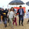 Valérie Trierweiler a pris part, avec le Secours Populaire, à la "Journée des oubliés des vacances" sur la plage de Ouistreham, le mercredi 20 août 2014.