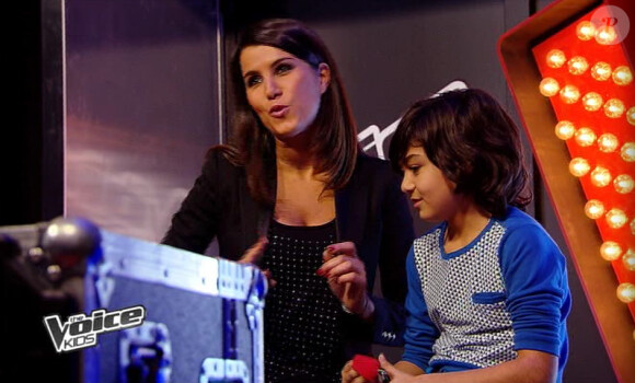Karine Ferri et Paul dans The Voice Kids sur TF1. Episode 1 diffusé le samedi 23 août 2014 sur TF1.