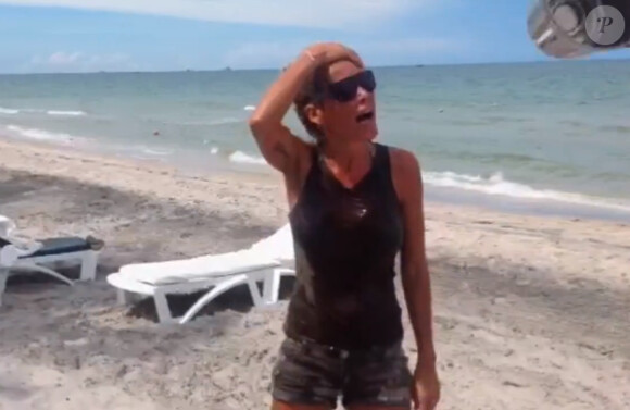 Ophélie Winter relève l'Ice Bucket Challenge.