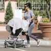Kim Kardashian quitte son hôtel avec sa fille North et sa mère Kris jenner après avoir passé du temps à San Diego. Le 23 août 2014. 