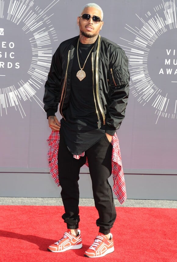 Chris Brown arrive au Forum pour assister aux MTV Video Music Awards 2014. Inglewood, Los Angeles, le 24 août 2014.