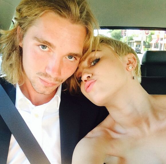 Miley Cyrus a offert un quart d'heure de gloire mémorable à Jesse Helt, jeune SDF qu'elle a pris sous son aile, lors des MTV Video Music Awards, le 24 août 2014.