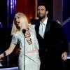 Gwen Stefani et Adam Levine présentent l'Emmy de la meilleure émission de variétés. Los Angeles, le 25 août 2014.