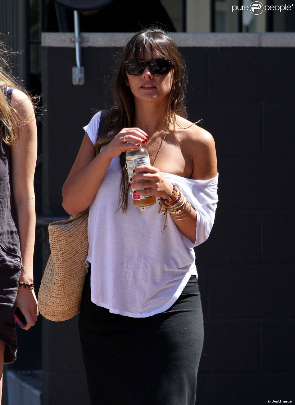 Isabella Brewster, dans les rues de Beverly Hills, le 21 juillet 2012