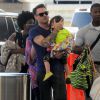 Exclusif - Megan Fox et son mari Brian Austin Green prennent un vol à l'aéroport de Los Angeles avec leurs fils Noah et Bodhi, le 24 août 2014.
