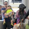 Exclusif - Megan Fox et son mari Brian Austin Green prennent un vol à l'aéroport de Los Angeles avec leurs fils Noah et Bodhi, le 24 août 2014.