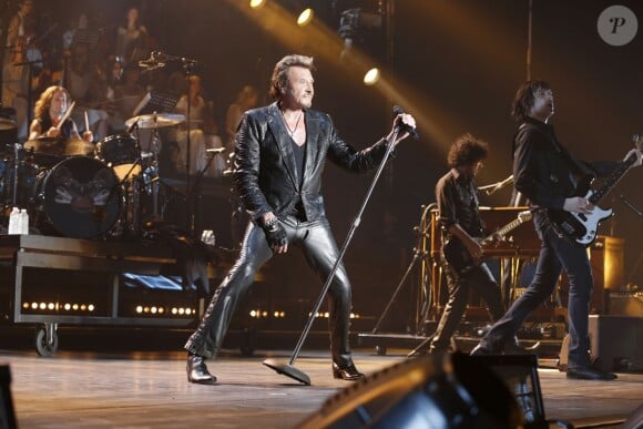 Exclusif - Yarol Poupaud avec Johnny Hallyday en concert au POPB de Bercy à Paris en juin 2013