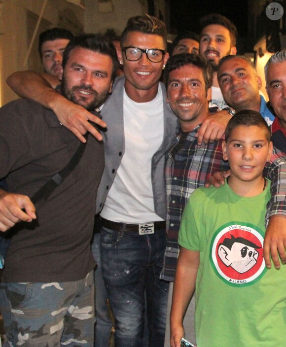 Cristiano Ronaldo en vacances avec des amis à Mykonos, le 3 juillet 2014