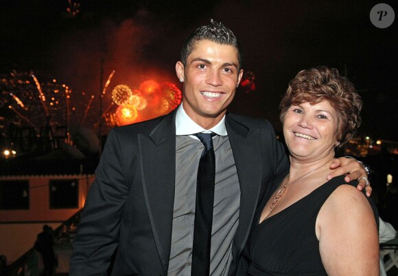 Cristiano Ronaldo avec sa mère à Funchal, le 31 décembre 2008. 