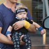Josh Duhamel et sa femme Fergie avec leur fils Axl dans les rues de Brentwood, le 30 août 2014.