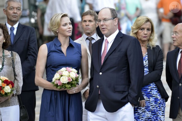 La princesse Charlene de Monaco, enceinte de six mois et superbe, et le prince Albert II de Monaco ont participé le 1er septembre 2014 au traditionnel pique-nique des Monégasques, organisé au parc Princesse-Antoinette par la mairie.