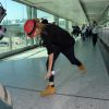 Cara Delevingne arrive à l'aéroport Heathrow de Londres. Le 2 septembre 2014.