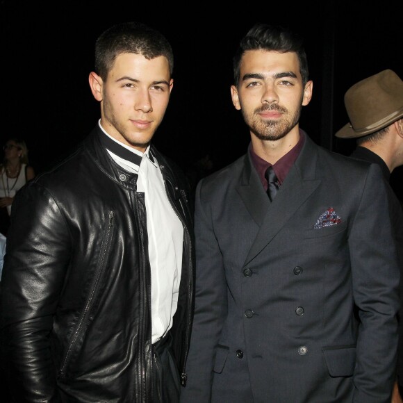 Nick et Joe Jonas assistent au défilé Richard Chai printemps-été 2015 au Lincoln Center. New York, le 4 septembre 2014.
