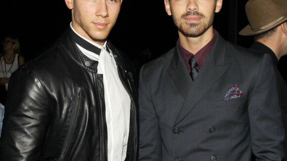 Fashion Week : Nick et Joe Jonas, élégants fans de mode pour le Day 1
