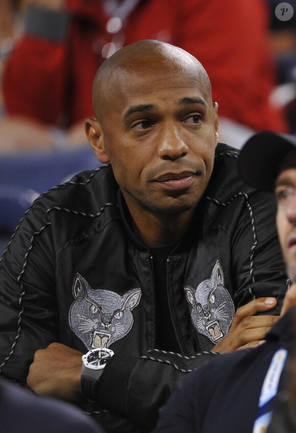 Thierry Henry et sa compagne Andrea Rajacic entourés de Hugh Jackman, son épouse Deborra-Lee Furness et Anna Wintour lors du match entre Roger Federer et Gaël Monfils à l'USTA Billie Jean King National Tennis Center de New York, le 4 septembre 2014
