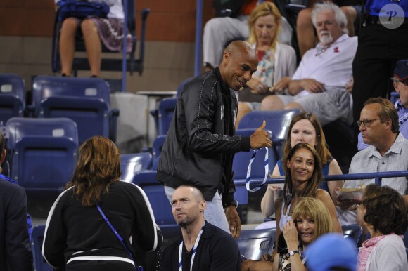Thierry Henry et sa compagne Andrea Rajacic entourés de Hugh Jackman, son épouse Deborra-Lee Furness et Anna Wintour lors du match entre Roger Federer et Gaël Monfils à l'USTA Billie Jean King National Tennis Center de New York, le 4 septembre 2014