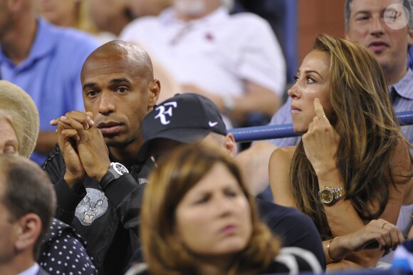 Thierry Henry et sa compagne Andrea Rajacic entourés de Hugh Jackman, son épouse Deborra-Lee Furness et Anna Wintour lors du match entre Roger Federer et Gaël Monfils à l'USTA Billie Jean King National Tennis Center de New York, le 4 septembre 2014