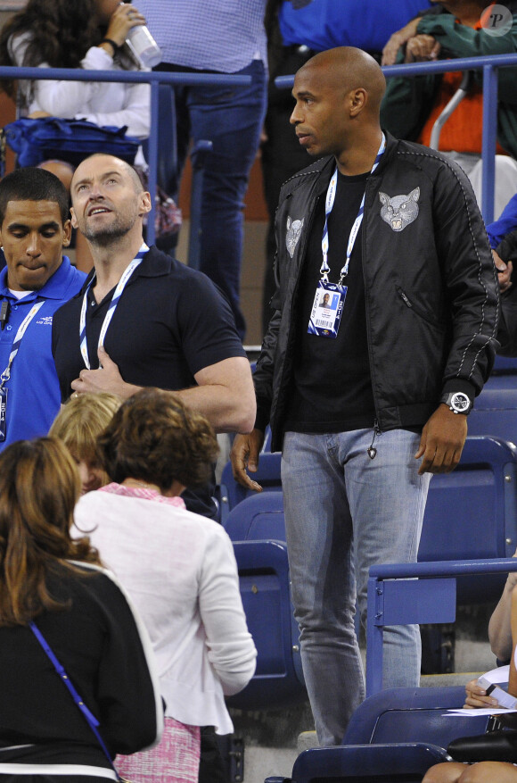 Thierry Henry et sa compagne Andrea Rajacic entourés de Hugh Jackman, son épouse Deborra-Lee Furness et Anna Wintour lors du match entre Roger Federer et Gaël Monfils à l'USTA Billie Jean King National Tennis Center de New York, le 4 septembre 2014