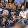 Thierry Henry et sa compagne Andrea Rajacic entourés de Hugh Jackman, son épouse Deborra-Lee Furness et Anna Wintour lors du match entre Roger Federer et Gaël Monfils à l'USTA Billie Jean King National Tennis Center de New York, le 4 septembre 2014