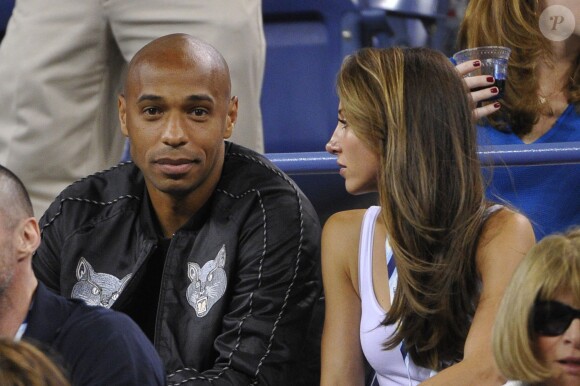 Thierry Henry et sa compagne Andrea Rajacic entourés de Hugh Jackman, son épouse Deborra-Lee Furness et Anna Wintour lors du match entre Roger Federer et Gaël Monfils à l'USTA Billie Jean King National Tennis Center de New York, le 4 septembre 2014