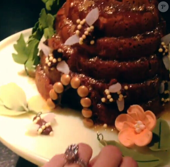 Blake Lively a cuisiné un gâteau en forme de ruche tout spécialement pour l'anniversaire de Beyoncé, Queen B., le 4 septembre 2014.