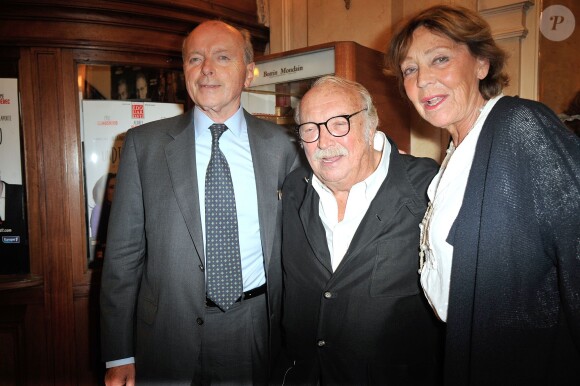 Jacques Toubon et sa femme Lise avec le réalisateur Jean Becker - Avant-première du film Bon Rétablissement ! au théatre Edouard VII à Paris le 8 septembre 2014.