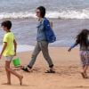 Sara Gilbert, sa femme Linda Perry et ses enfants Levi et Sawyer lors de leurs vacances à Hawaii, le 27 août 2014.