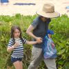 Sara Gilbert, sa femme Linda Perry et ses enfants Levi et Sawyer profitent de la plage lors de leurs vacances à Hawaii, le 26 août 2014.