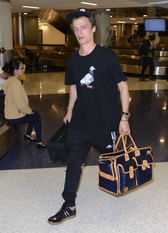 Conrad Hilton lors de son arrivée à l'aéroport LAX de Los Angeles, le 19 mai 2014