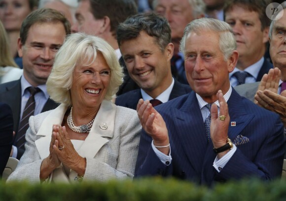 Le prince Charles et son épouse Camilla Parker Bowles (derrière eux, Frederik de Danemark) à la cérémonie d'ouverture des Invictus Games à Londres le 10 septembre 2014. 