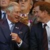 Le prince Charles et son fils le prince Harry à la cérémonie d'ouverture des Invictus Games à Londres le 10 septembre 2014. 