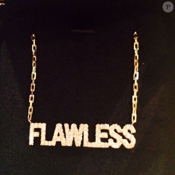 Le collier offert par Beyoncé à Nicki Minaj lors des MTV Video Music Awards. Inglewood, le 24 août 2014.