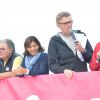Denis Brogniart et Anne Hidalgo durant la course La Parisienne 2014 pour la lutte contre le cancer, au Champs de Mars à Paris, le 14 septembre 2014
