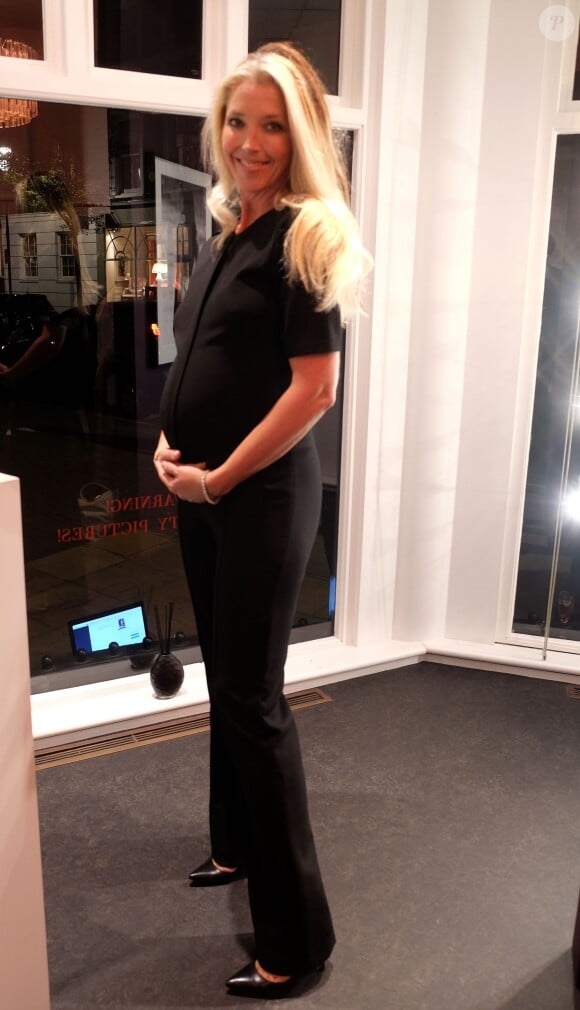 Tamara Beckwith enceinte, lors du vernissage de l'exposition "Girls ! Girls ! Girls !" à la Little Black Gallery Park Walk de Londres, le 16 septembre 2014