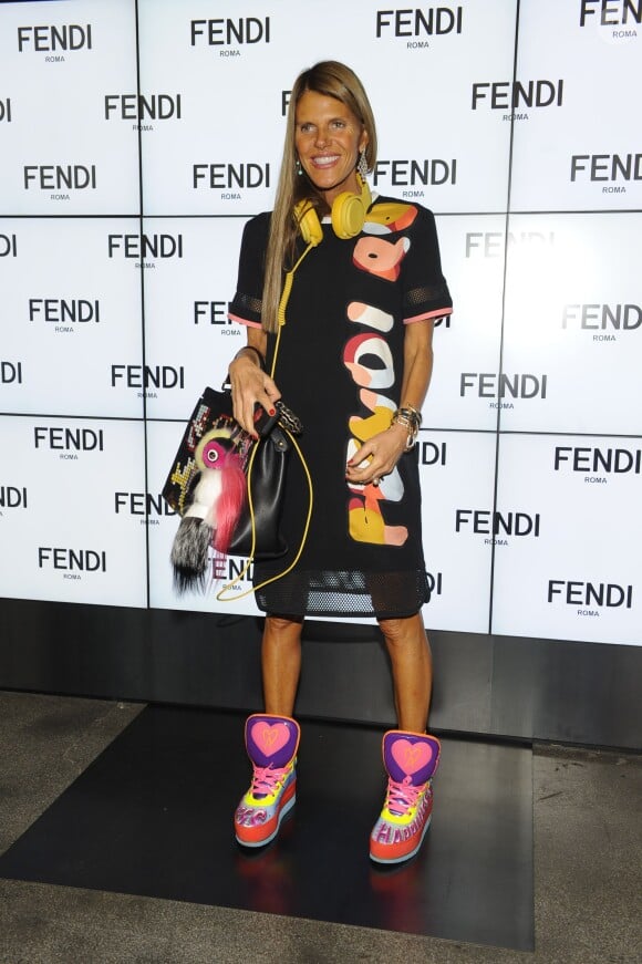 Anna Dello Russo assiste au défilé Fendi printemps-été 2015 à Milan. Le 18 septembre 2014.