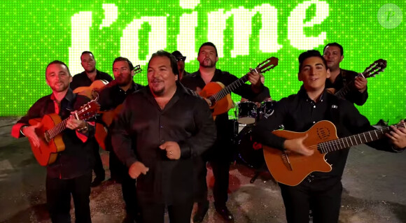 Le chanteur Manolo de Chico & les gypsies dans une improbable publicité pour Gifi - septembre 2014. 