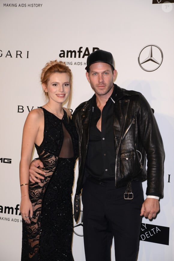Bella Thorne et Johnny Wujek  au photocall de la soirée amfAR à Milan le 20 septembre 2014 