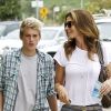 Cindy Crawford et son fils Presley se baladent au Brentwood Coutry Mart le 20 septembre 2014
