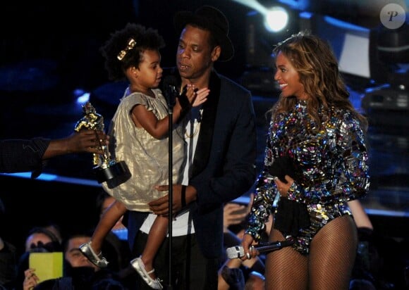 Jay Z, Blue Ivy et Beyoncé lors des MTV Video Music Awards 2014. Inglewood, le 24 août 2014.
