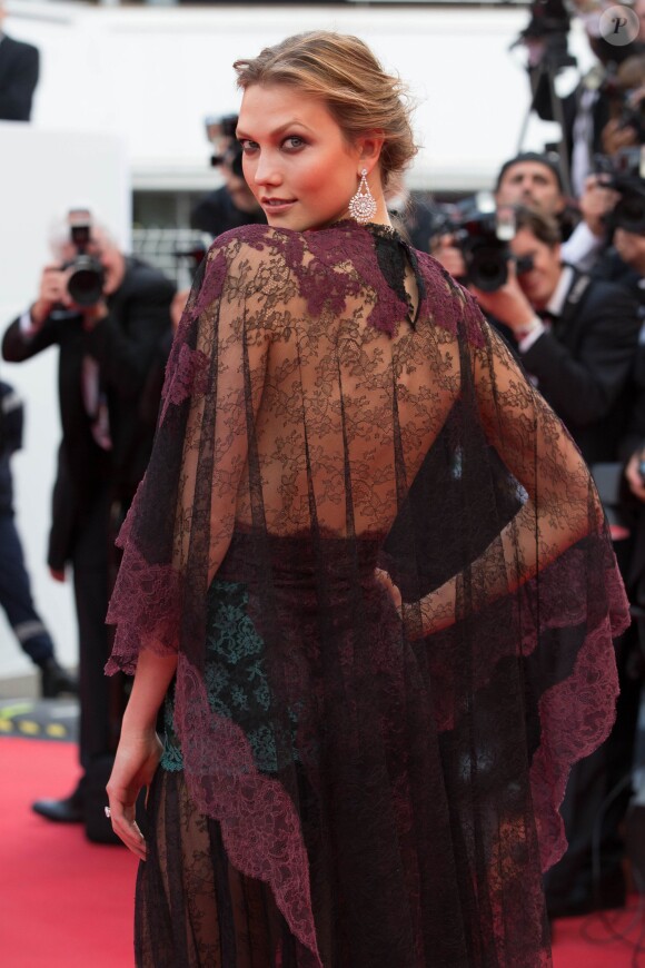 Karlie Kloss - Montée des marches du film "Grace de Monaco" pour l'ouverture du 67 ème Festival du film de Cannes – Cannes le 14 mai 2014.
