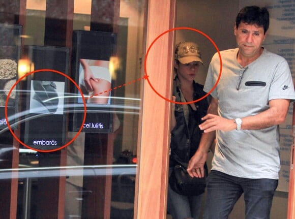 Shakira et son frère à la sortie d'un salon de beauté pour femme enceinte à Barcelone, le 23 septembre 2014
