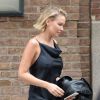 Lara Bingle, compagne de Sam Worthington, arrivant à son hôtel à New York. Lara tente de cacher son baby bump, le 20 septembre 2014