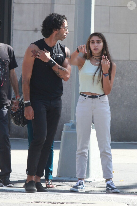 Lourdes Leon et son père Carlos dans les rues de New York, le 28 septembre 2014.
