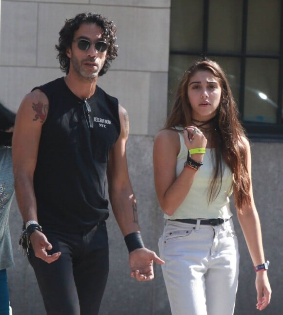 Lourdes Leon et son père Carlos Leon dans les rues de New York, le 28 septembre 2014.