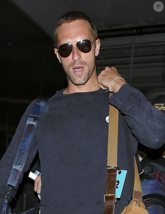 Chris Martin va prendre un avion à l'aéroport de Lax à Los Angeles, le 22 mai 2014.