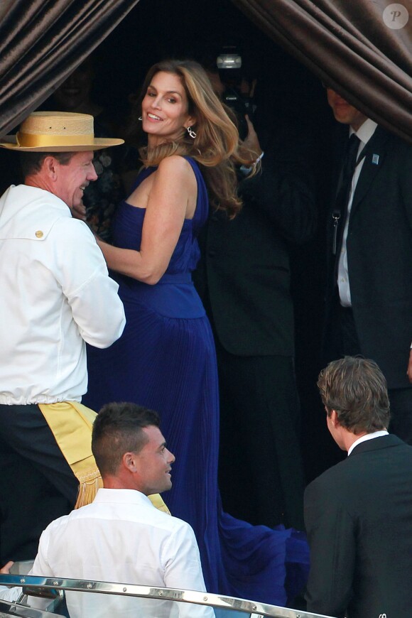 Cindy Crawford se rendant au mariage de George Clooney et  Amal Alamuddin le 27 septembre 2014 à Venise
