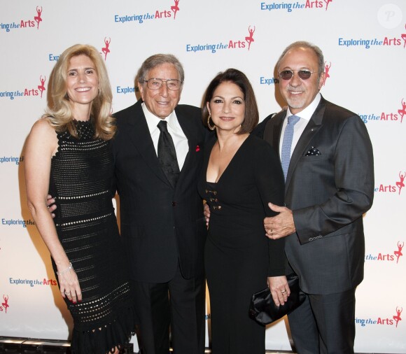 Susan Benedetto, Tony Bennett, Gloria Estefan, Emilio Estefan lors du 8e Exploring the Arts Gala à New York le 29 septembre 2014.