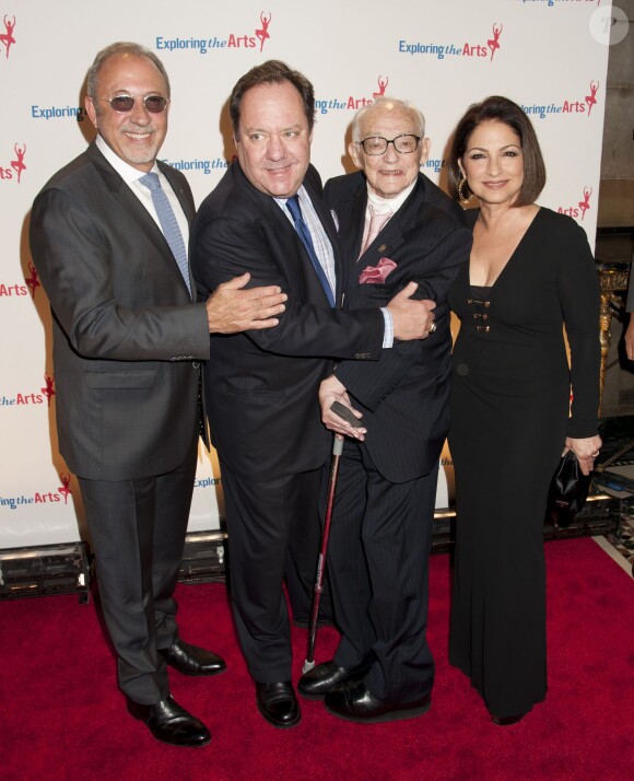 Emilio Estefan, James L. Nederlander, James M. Nederlander, Gloria Estefan lors du 8e Exploring the Arts Gala à New York le 29 septembre 2014.
