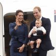  Le prince George de Cambridge le 16 avril 2014 en Australie avec ses parents. 